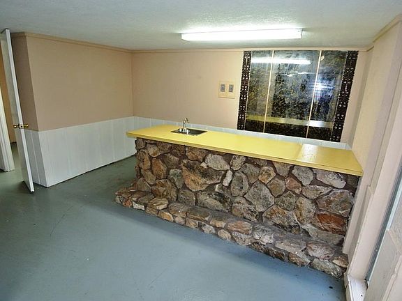 4th image of 2826 Lakeside Dr
