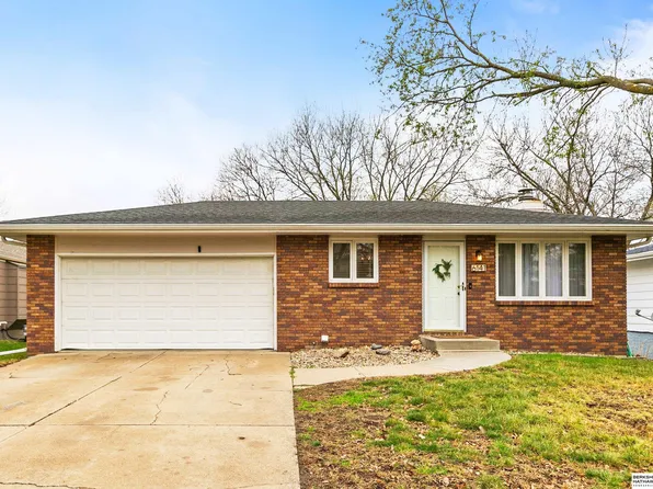 6141 S 48th St, Lincoln, NE 68516