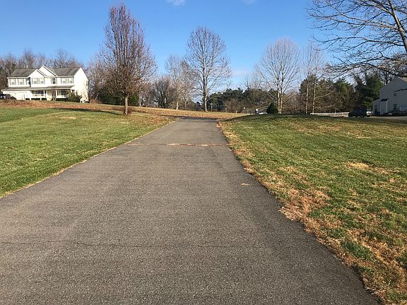 Exterior Neighborhood (street photo)