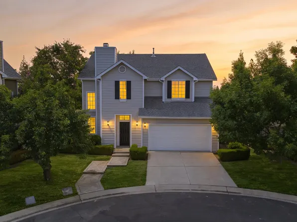 1077 E Monticello Cir, Fresno, CA 93720