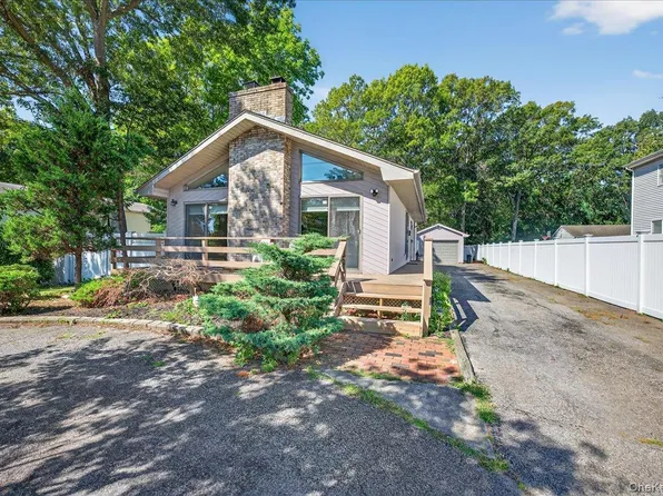 1216 Smithtown Avenue, Bohemia, NY 11716