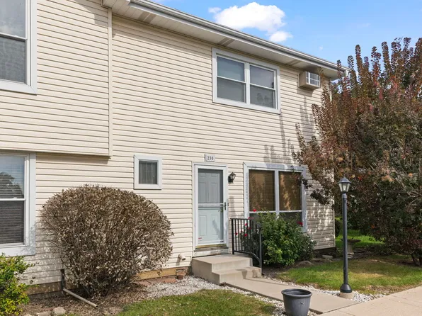 230 Raintree Ct, Aurora, IL 60504