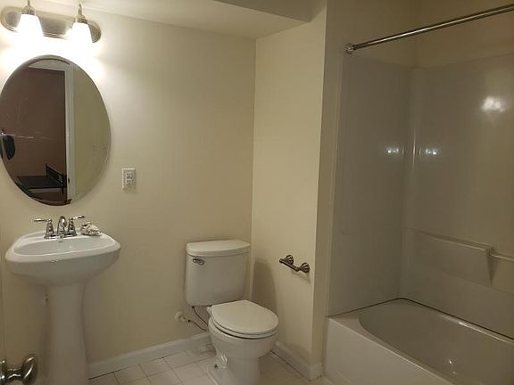 4th image of 607 Jacobsen Cir
