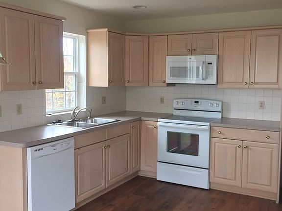 3rd image of 113 Fern Way