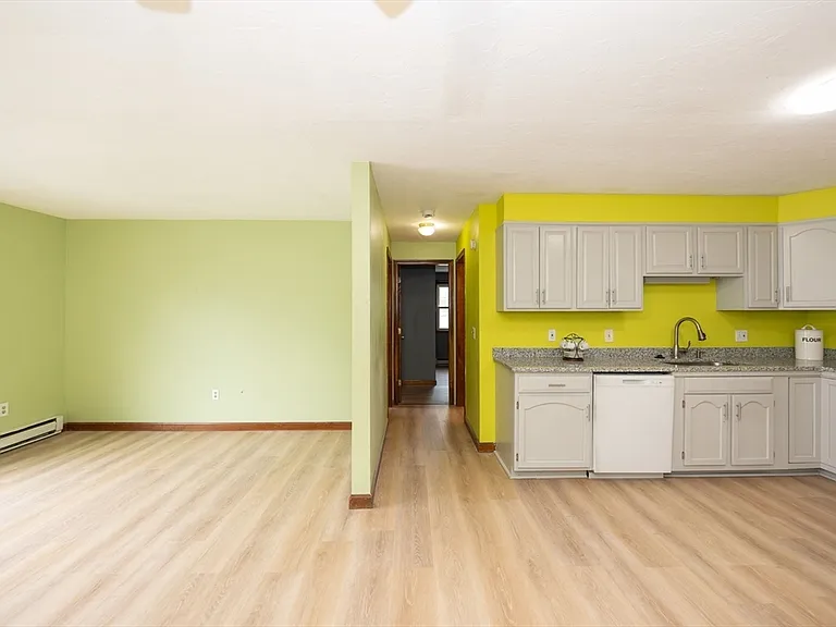 15 Houghton St #9 — Photo 14