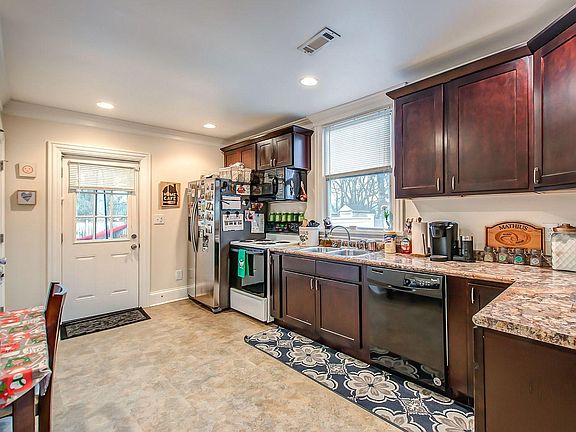 5th image of 428 S Petway St