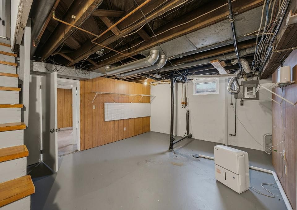 2nd image of 129 W 23rd St S Unit B