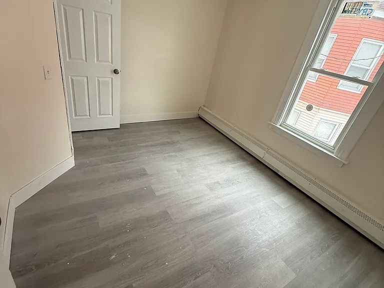 25-27 Irving St #2 — Photo 2