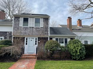 570 Hampton Rd APT 32, Southampton, NY 11968