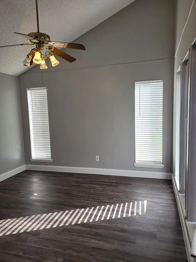 4 bed, 2.0 bath, 2344 sqft, $2,550 — Photo 3