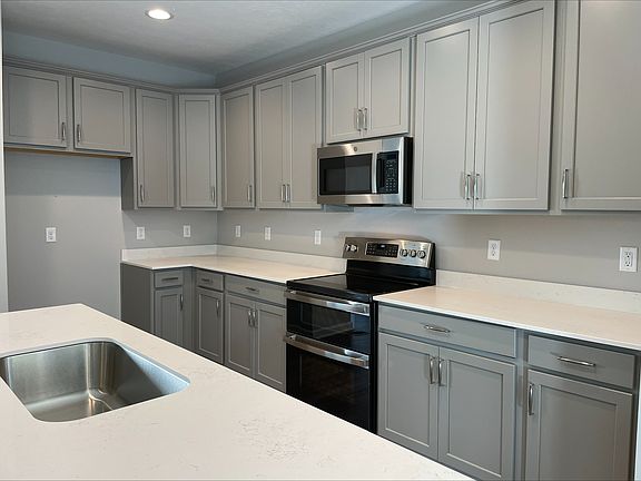 3rd image of 3122 W New York St