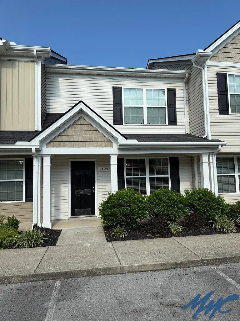2 bed, 2.5 bath, 1170 sqft, $1,450 — Photo 1