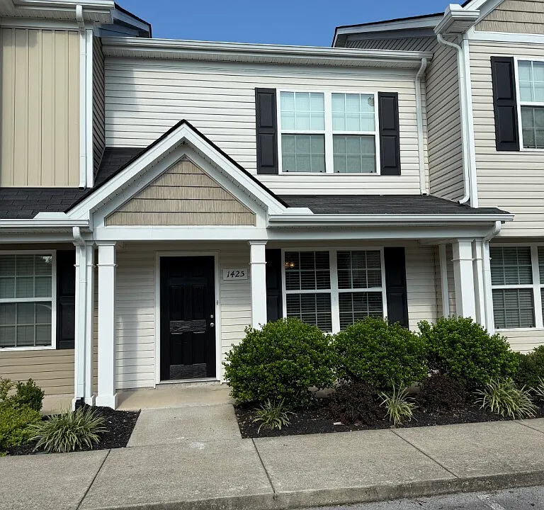 1425 Clydesdale St