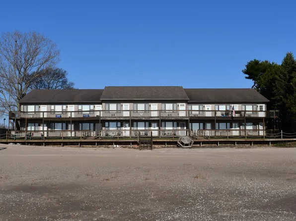 5226 Washington Ave #103, Oscoda, MI 48750