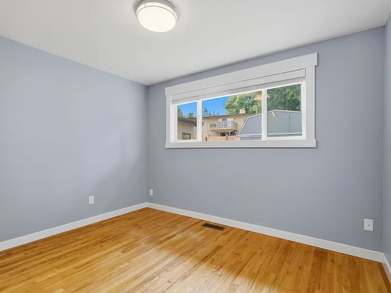 16015 SE 9th St — Photo 3