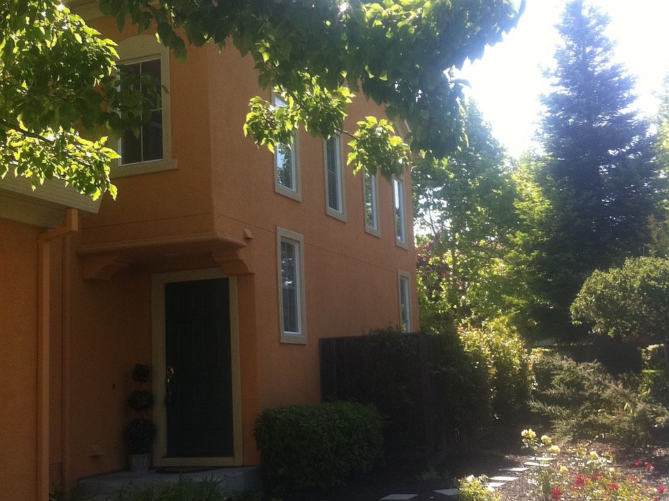 2nd image of 216 Plumpointe Ln