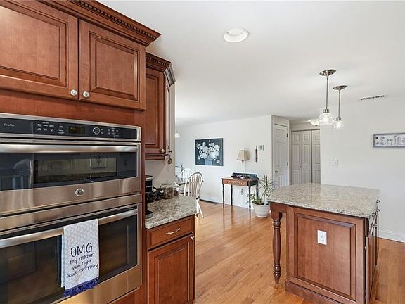 5th image of 336 Dover Ave