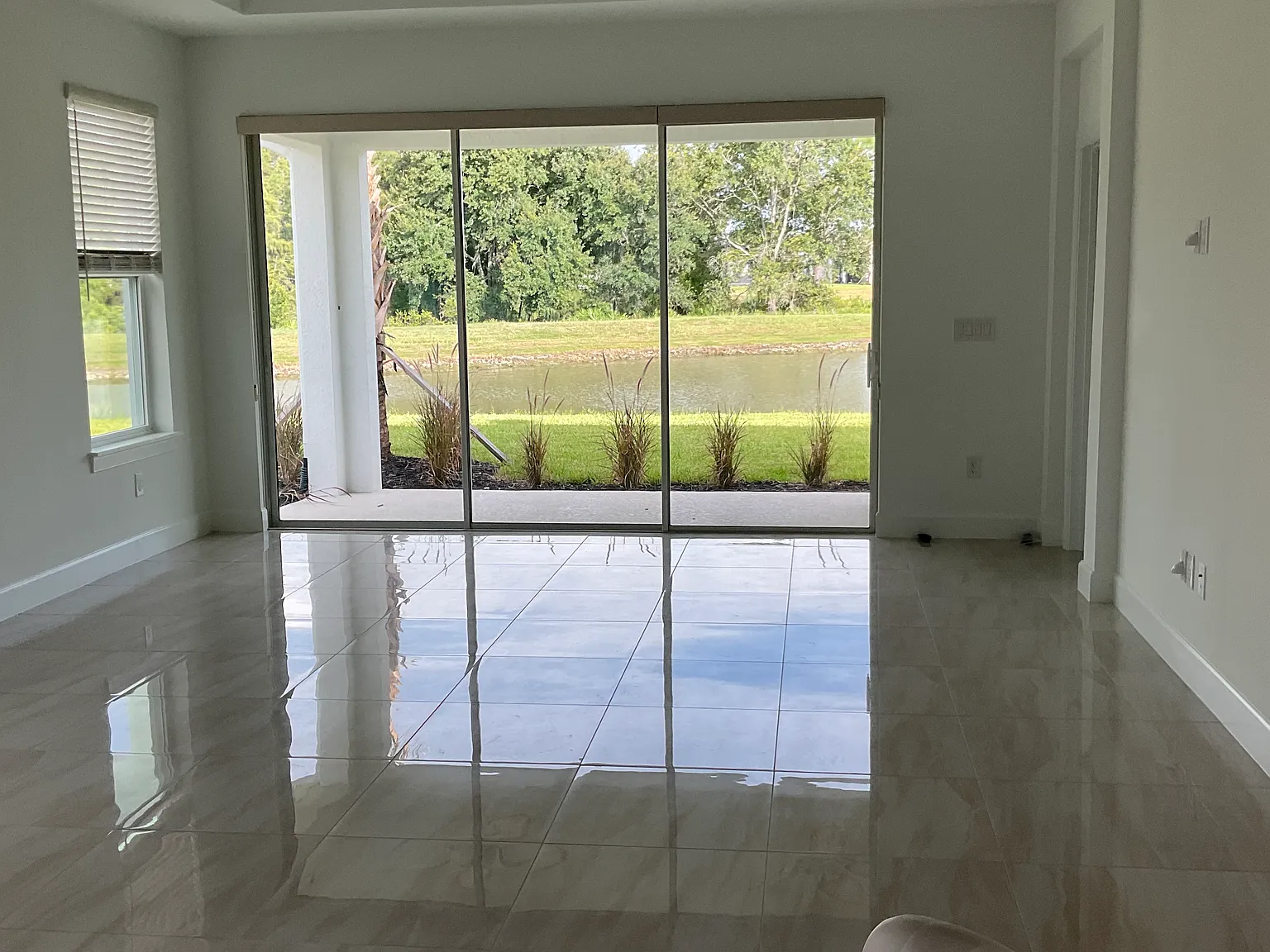 3 bed, 1976 sqft, $4,000 — Photo 3