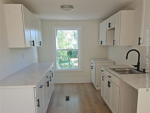 2nd image of 14 W 54th Street