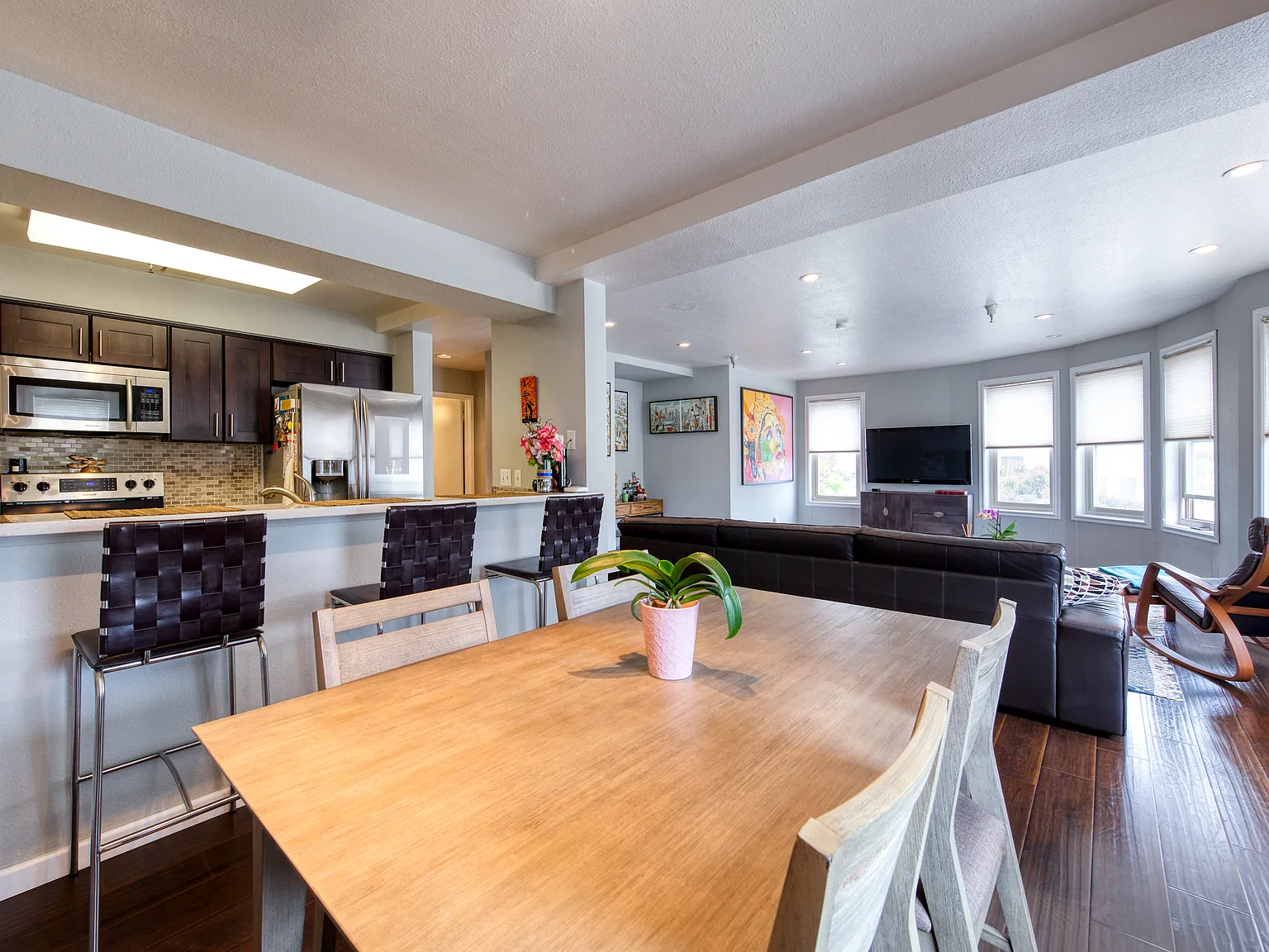 2 bed, 990 sqft, $4,250 — Photo 1