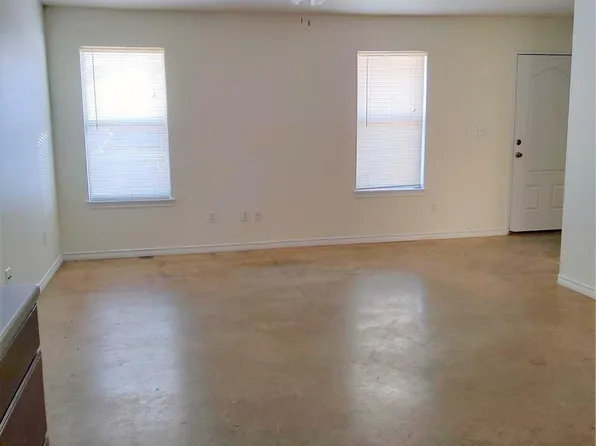911 Highway 81 N APT D, Bowie, TX 76230