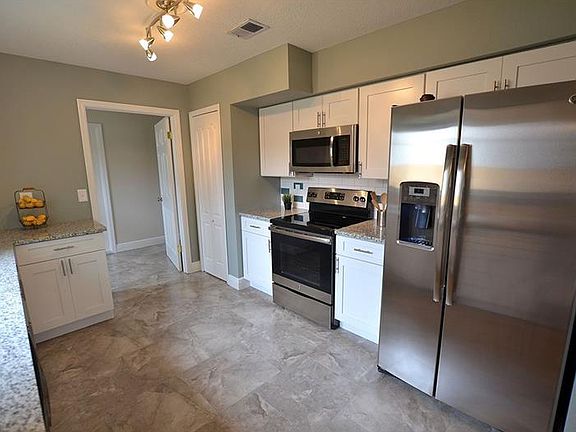 4th image of 212 Cambridge Dr