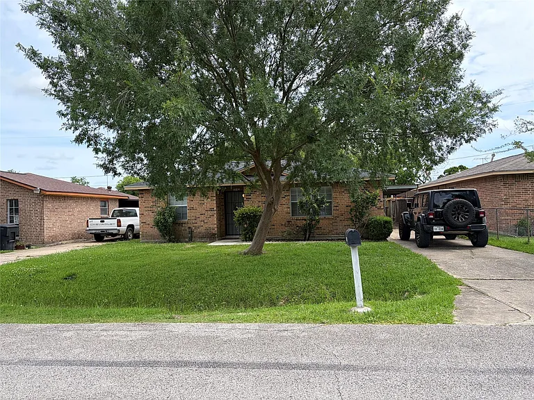 8842 Barton St — Photo 2