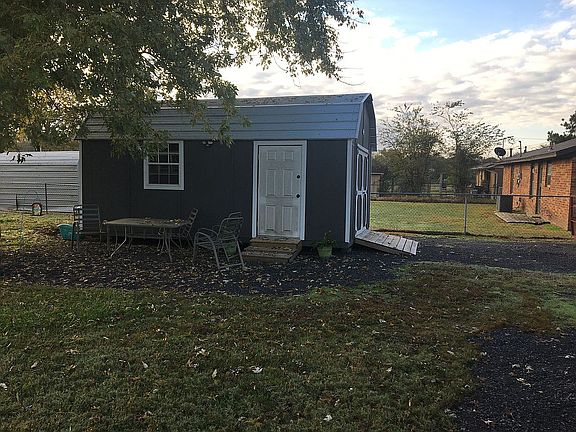 3rd image of 903 S Grant Ave