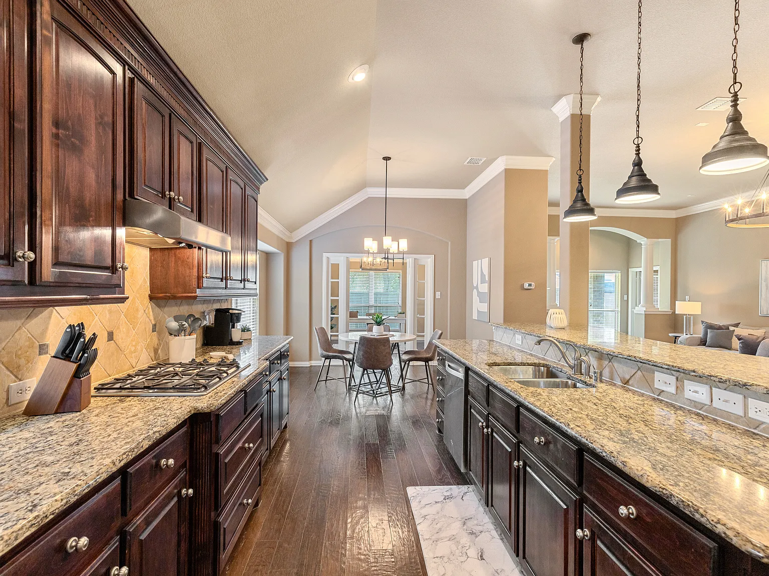 4 bed, 2698 sqft, $8,262 — Photo 4