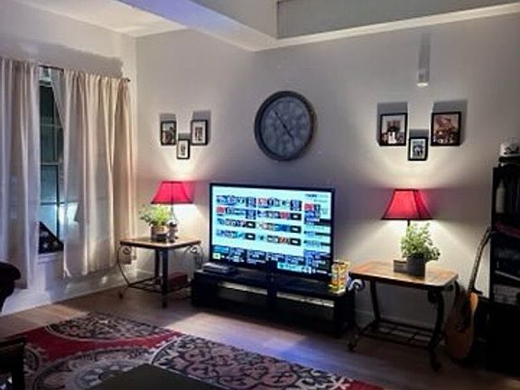 4th image of 3148-52 Richmond St #5