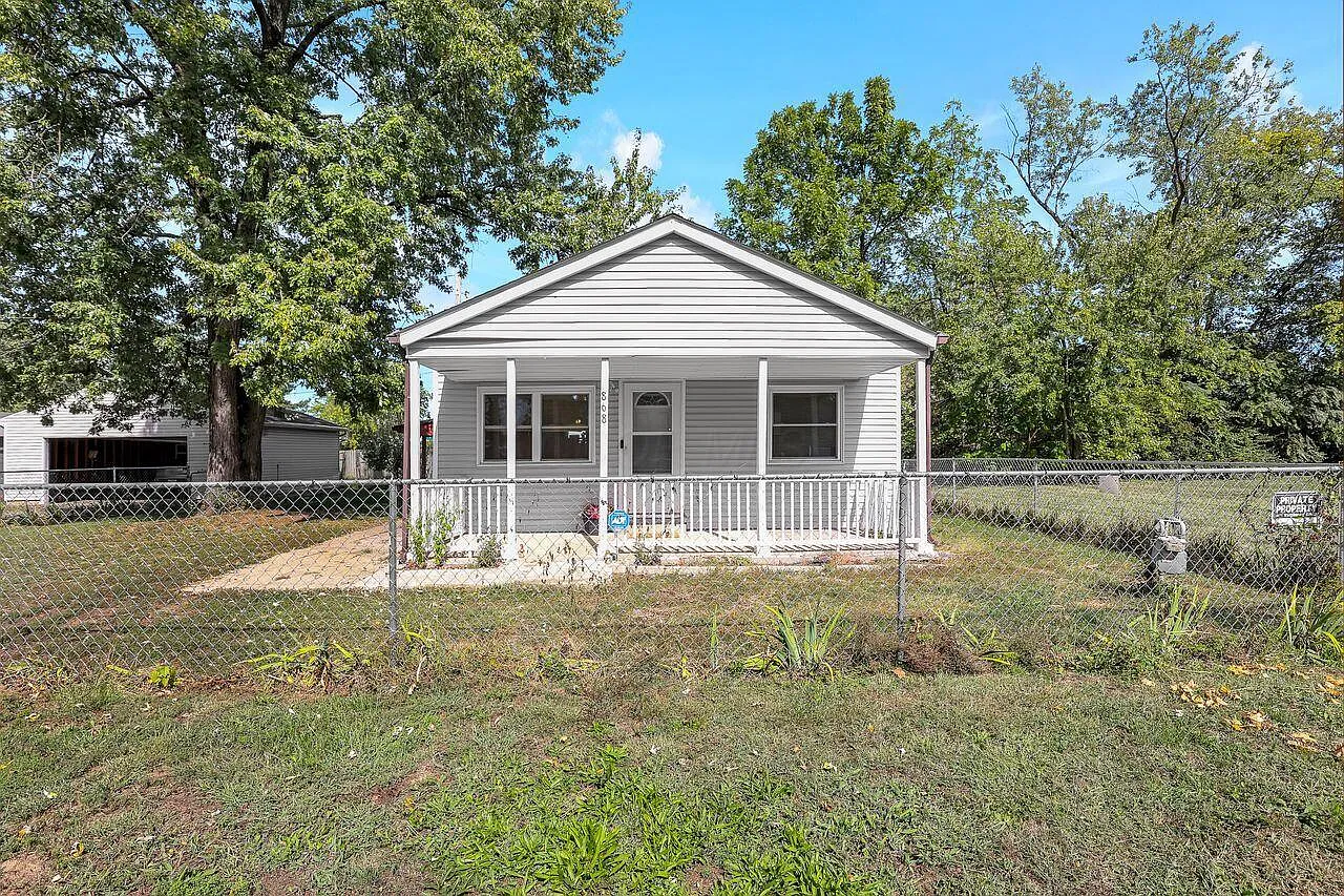868 Lawndale Ave photo 1