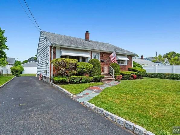 15 Bruce Ct, Lodi, NJ 07644