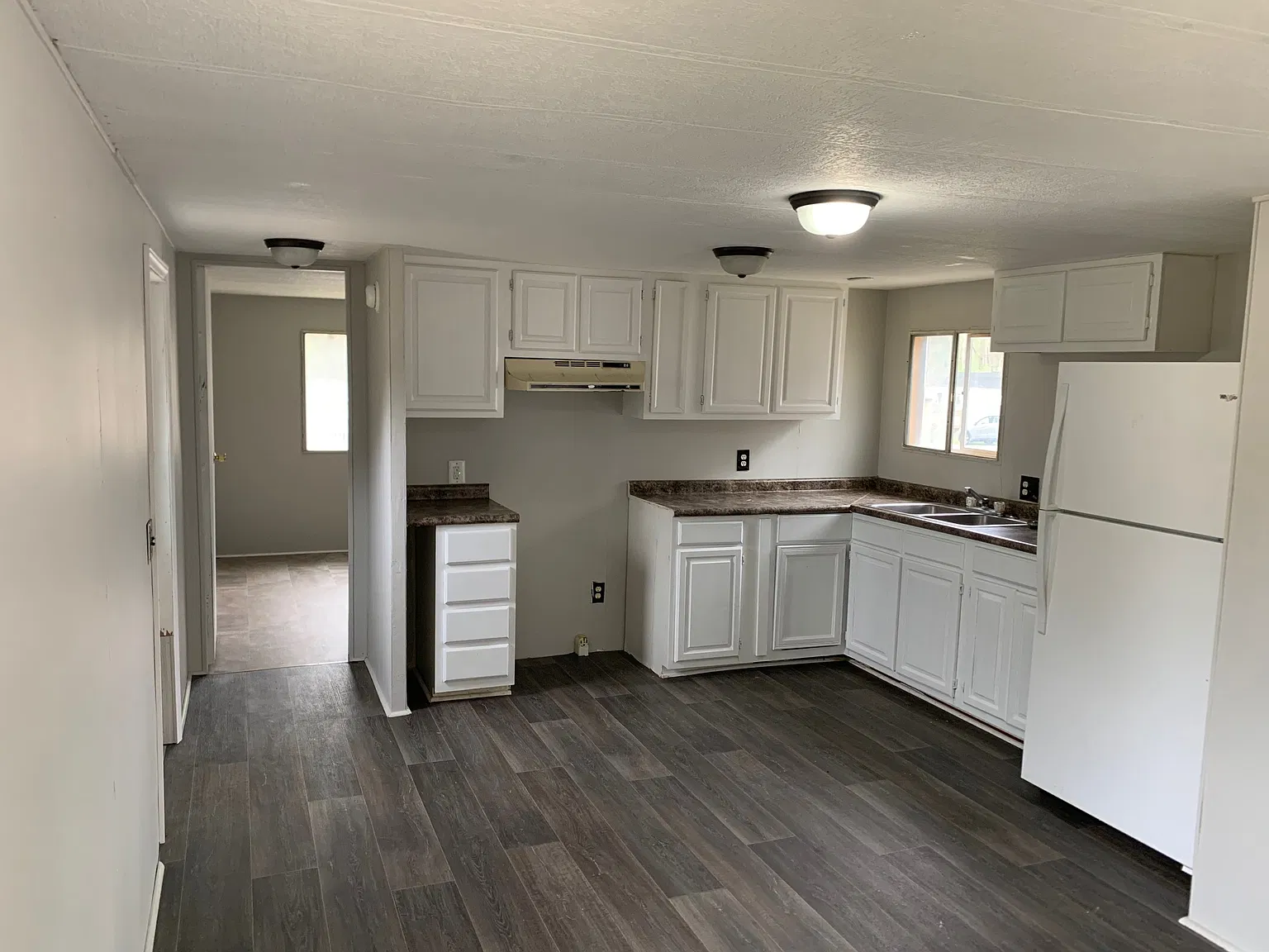 3 bed, 980 sqft, $995 — Photo 1