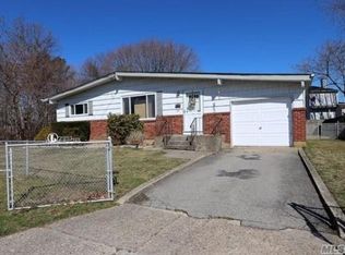 5 Dawn Cres, Central Islip, NY 11722