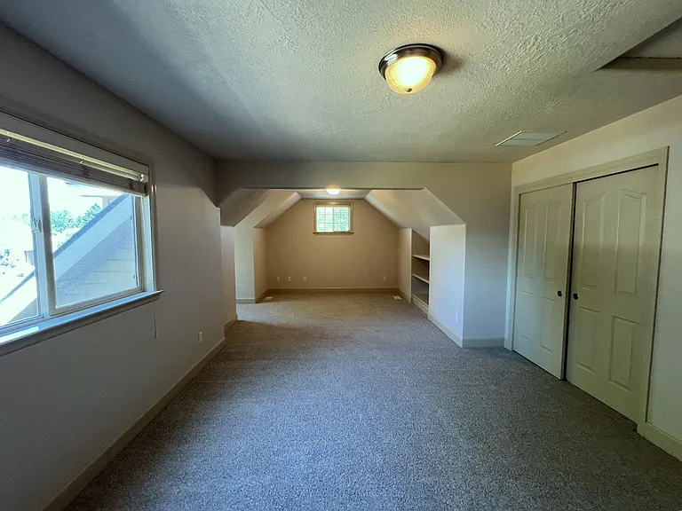 811 E Knoll Ct — Photo 37