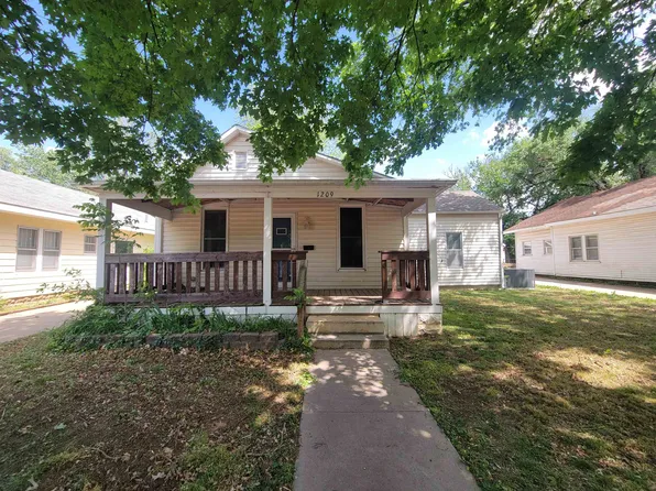 1209 N C St, Wellington, KS 67152