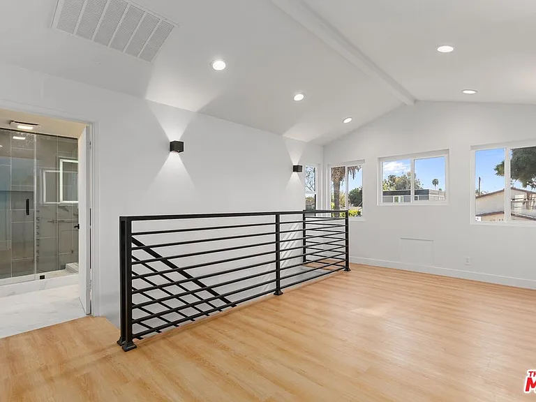 2522 Armacost Ave — Photo 32
