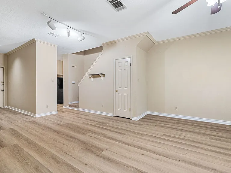 2408 Enfield Rd #211 — Photo 8