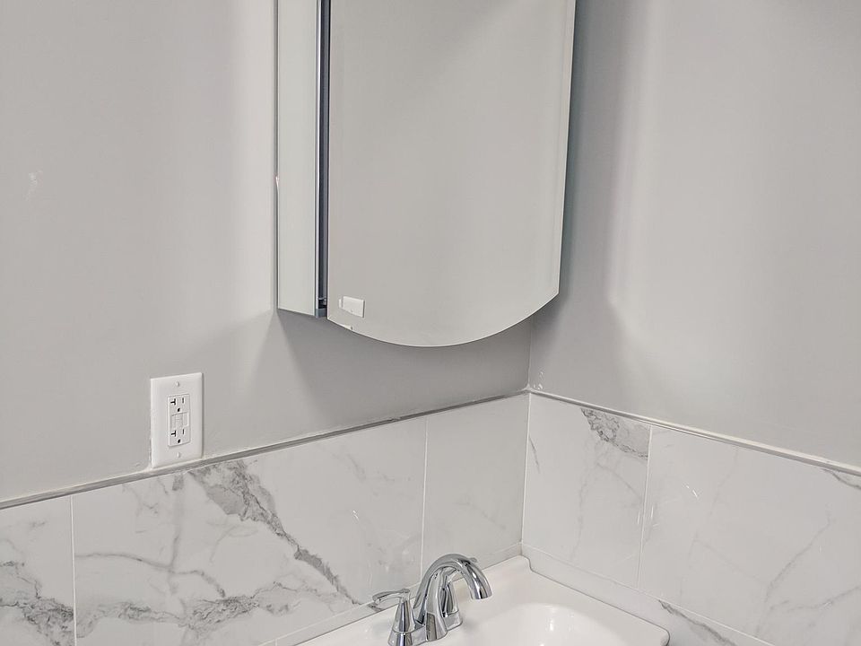 Main Full Bathroom Newly renovated.