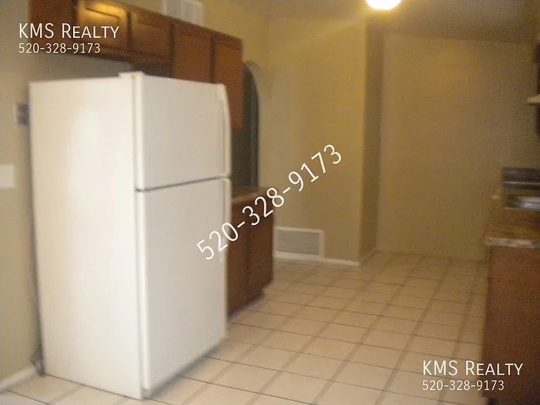 1711 E Canada St — Photo 7