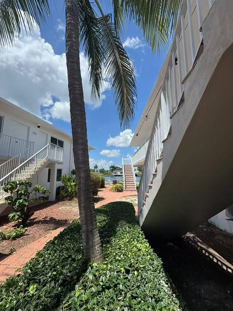 1 bed, 1.0 bath, 3850 sqft, $2,850 — Photo 1
