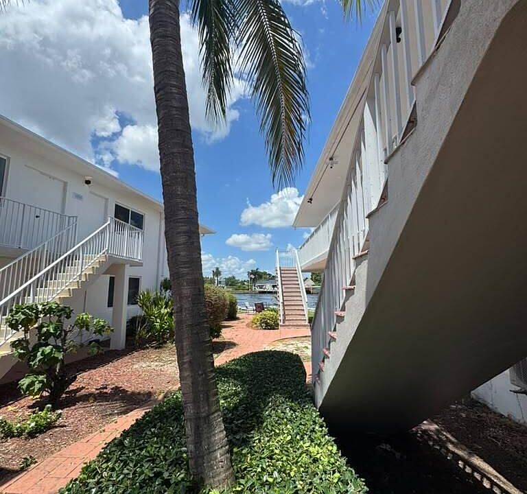1st image of 999 S Riverside Dr APT 101