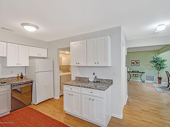 5th image of 10 Jennings Ct