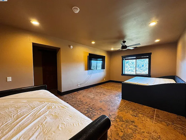 2280 Roan Rd — Photo 40