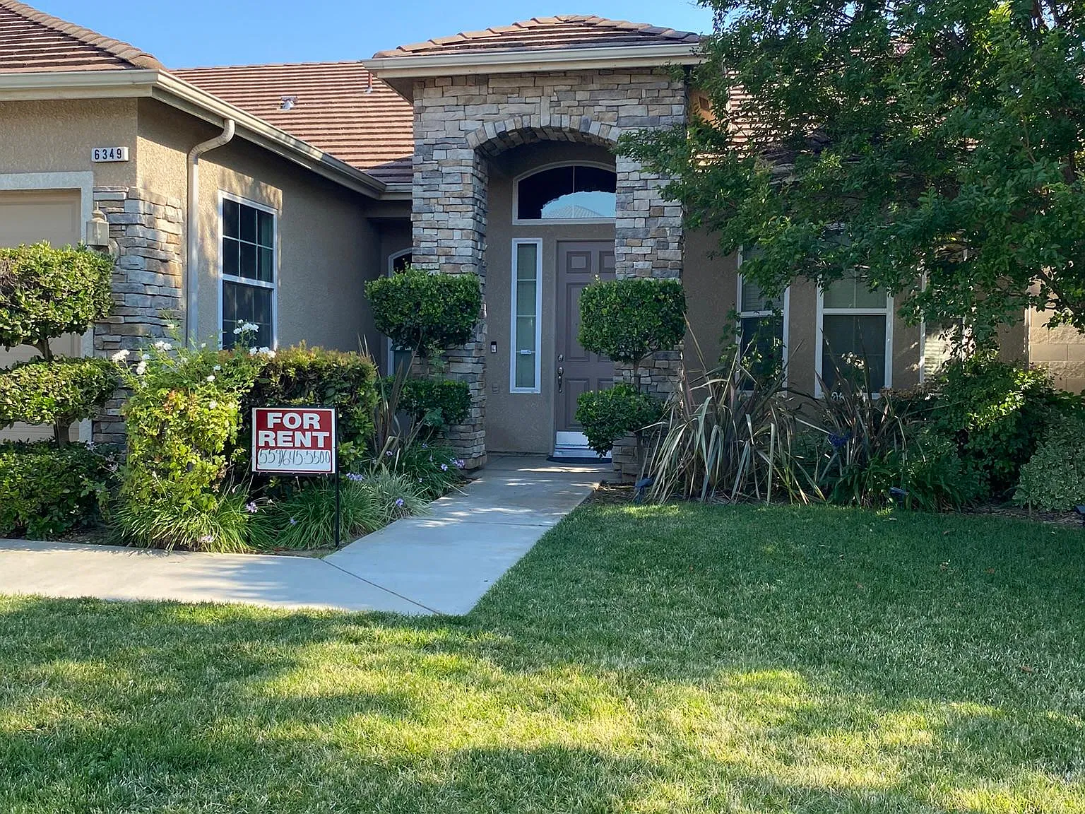 3 bed, 2.5 bath, 2262 sqft, $2,500 — Photo 1