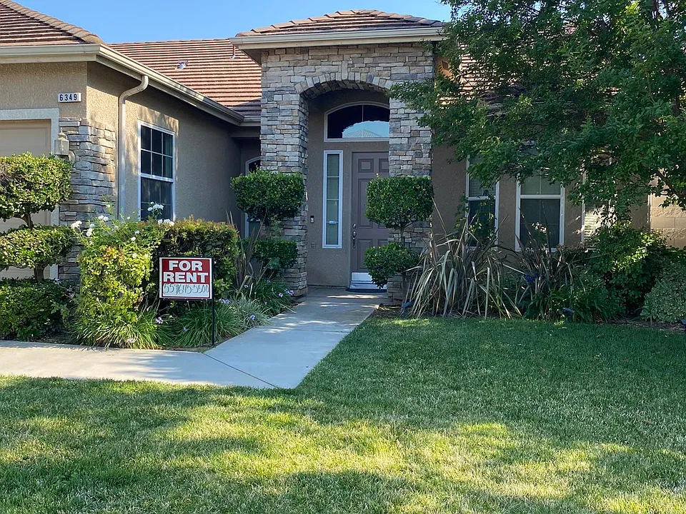 6349 W Los Altos Ave
