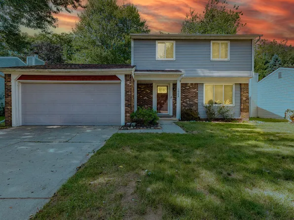 1043 Rue Deauville Blvd, Ypsilanti, MI 48198
