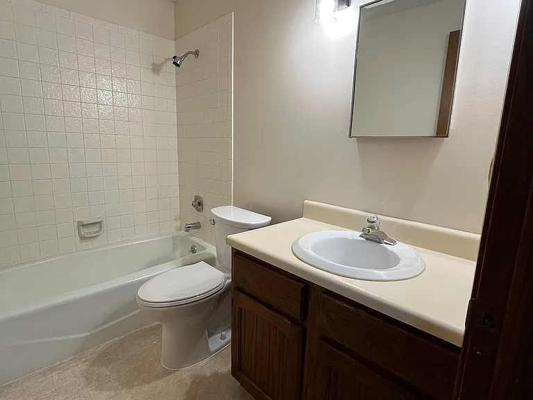 1826 Normandy Ln — Photo 20