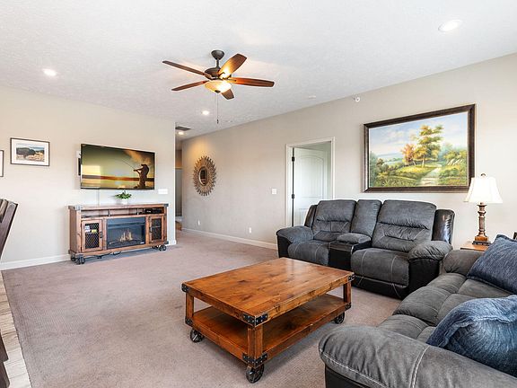 5th image of 71 Bunker Drive #C