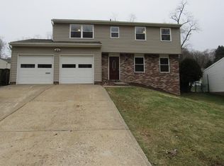 5861 Southampton Dr, Bethel Park, PA 15102